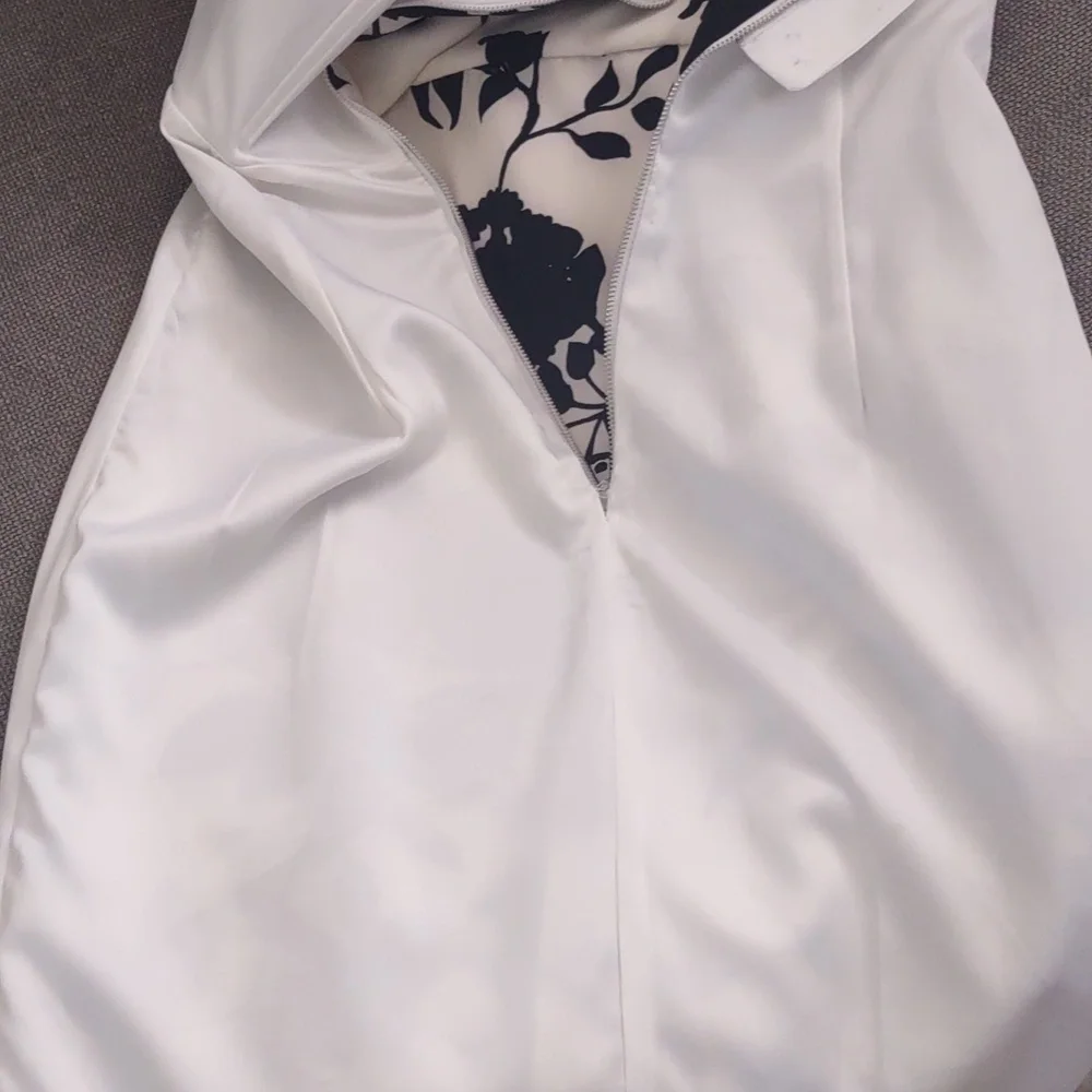 Bardot Black & White Floral Print Off the Shoulder Dress - Size 8 (M) - Picture 11 of 13